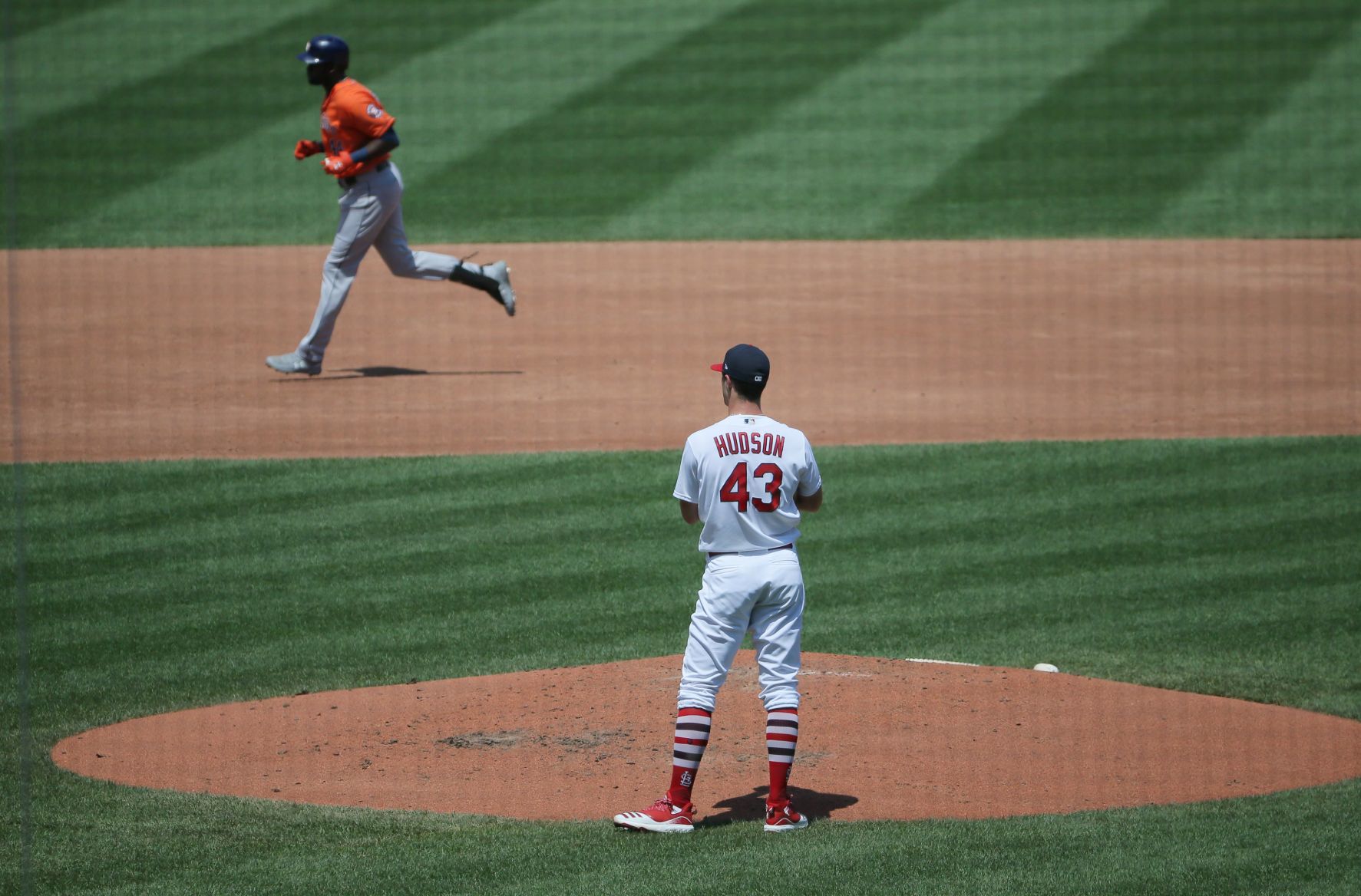 Astros blast off on the Cards 6-2